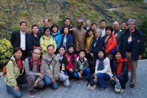 Group photo with Professor Jao Tsung-I’s bronze statue